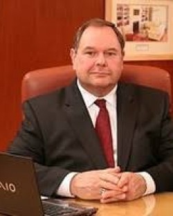 Daniel A DeBruyckere