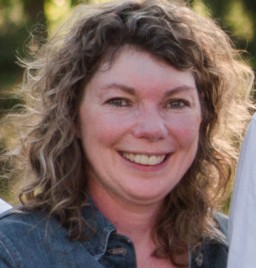 Receptionist/Paralegal : Lisa Michael